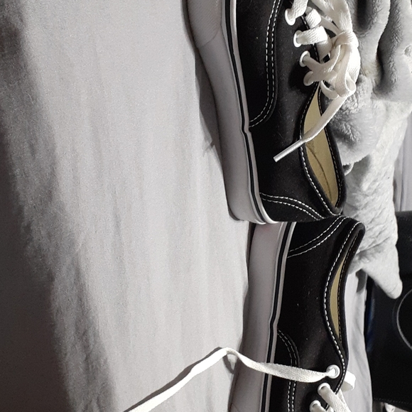 Vans - Picture 3 of 3